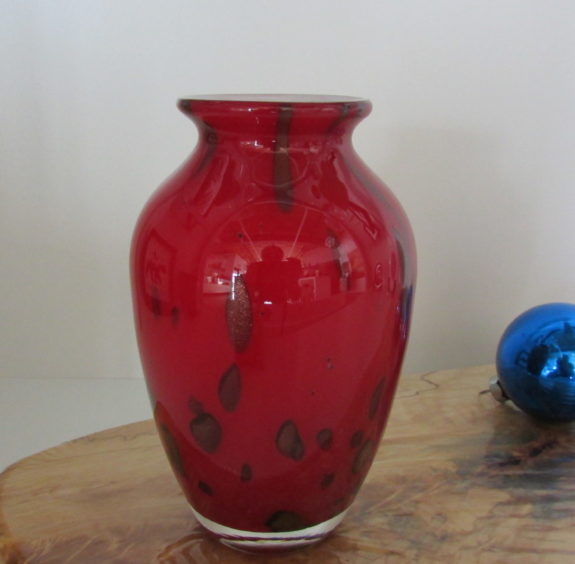 vase red small